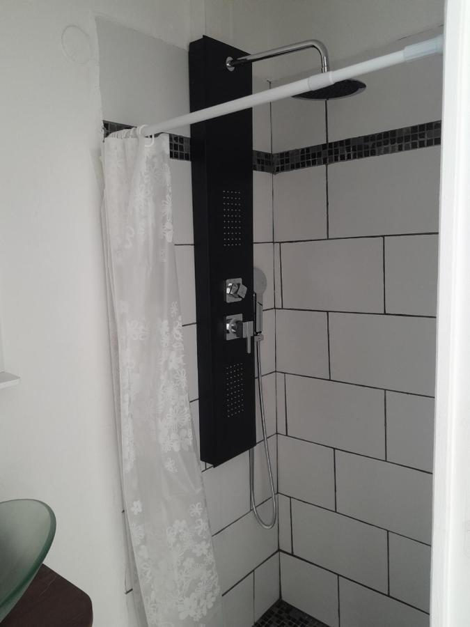 Kazhotel - Au Centre Ville De Saint-Denis Luaran gambar