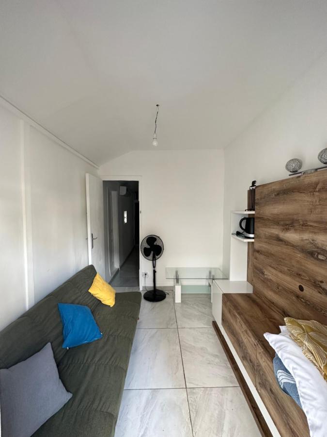 Kazhotel - Au Centre Ville De Saint-Denis Luaran gambar